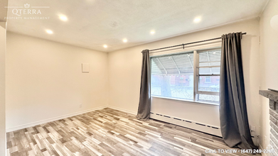 Building Photo - 125 Queens Av