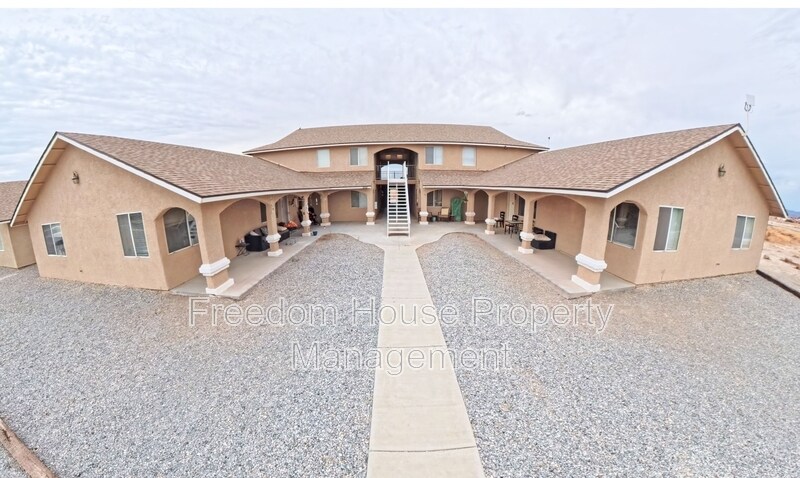 Foto principal - 2321 E Calvada Blvd