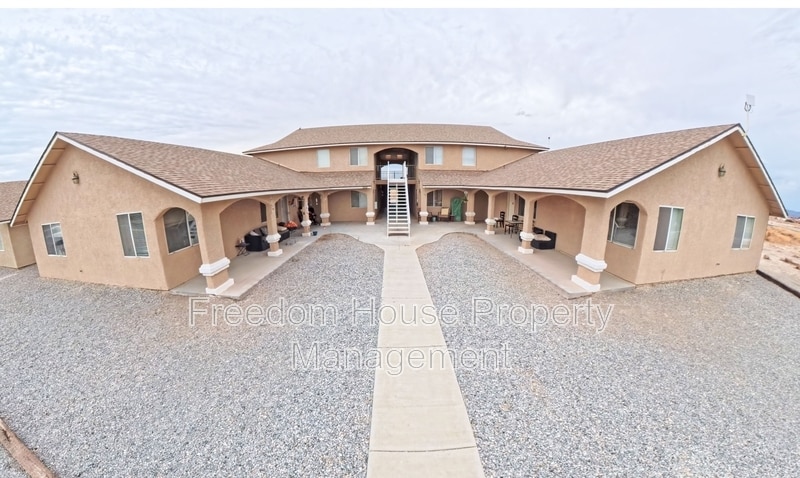 Primary Photo - 2321 E Calvada Blvd