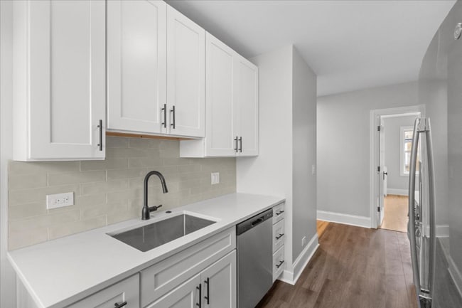 Building Photo - 6418 N Richmond St