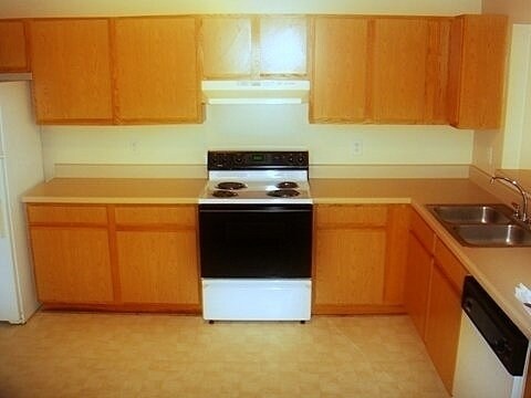 Foto del edificio - Townhome living, near Piney Green Gate