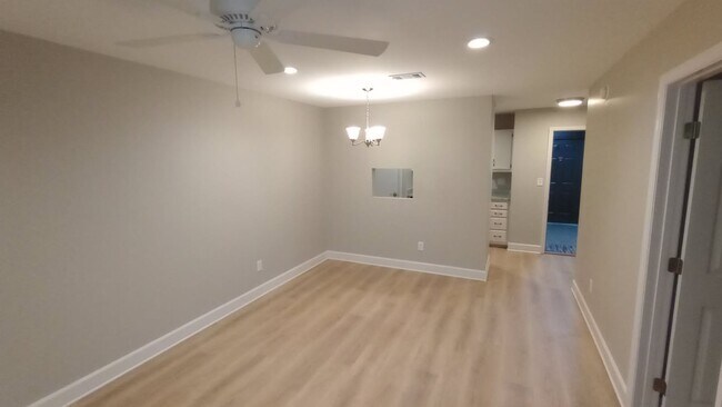 Foto del edificio - Remodeled 1 Bed 1 bath Condo Near Campus