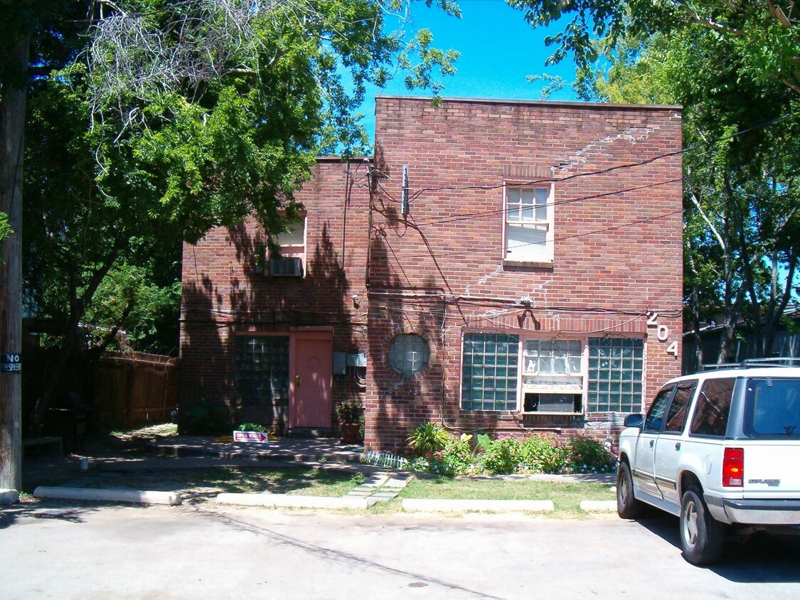 Primary Photo - 204 S Spooner St