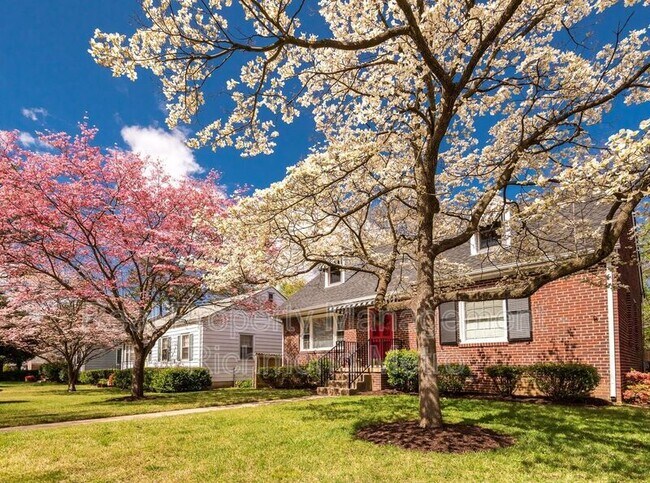 Foto del edificio - 4712 Fitzhugh Ave