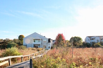 Building Photo - 222 Summerhill Dr