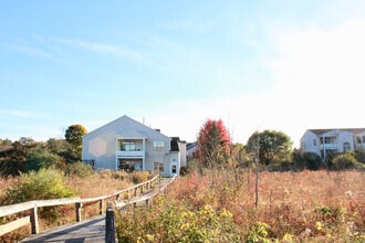 Building Photo - 411 Summerhill Dr