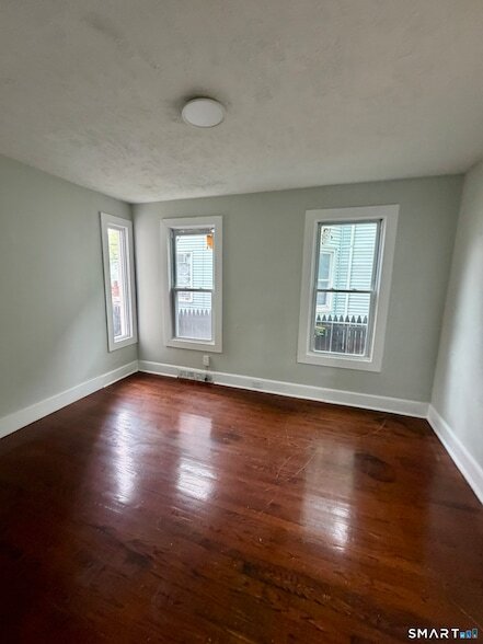 Building Photo - 139 Poplar St