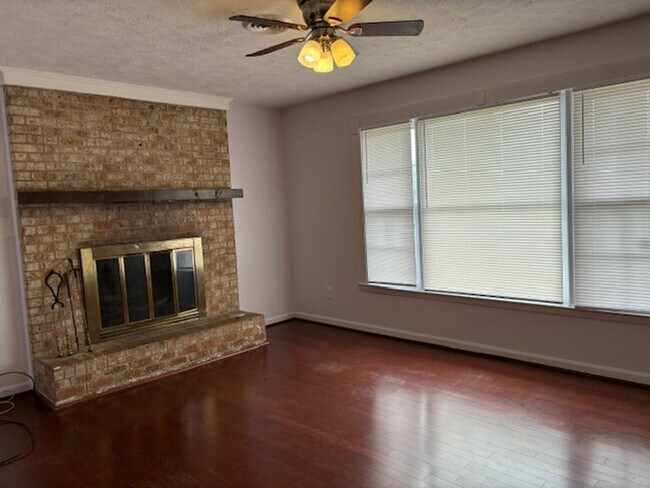 Building Photo - 3-Bedroom 2-bath house
