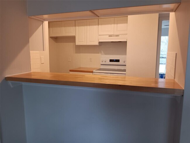Foto del edificio - 3300 Pebblebrook Dr