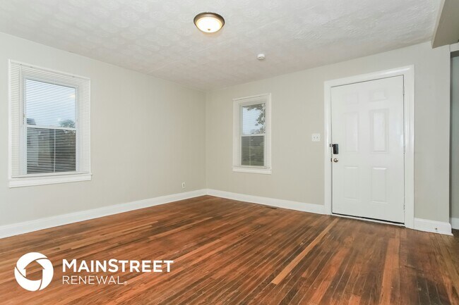 Foto del edificio - 2906 Wyandotte Ave