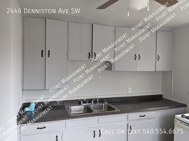 Foto del edificio - 2446 Denniston Ave SW