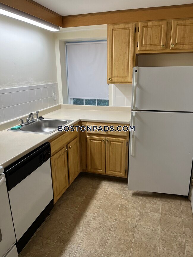 36 Worthen Rd Unit B2, Lexington, MA 02421 Room for Rent in Lexington