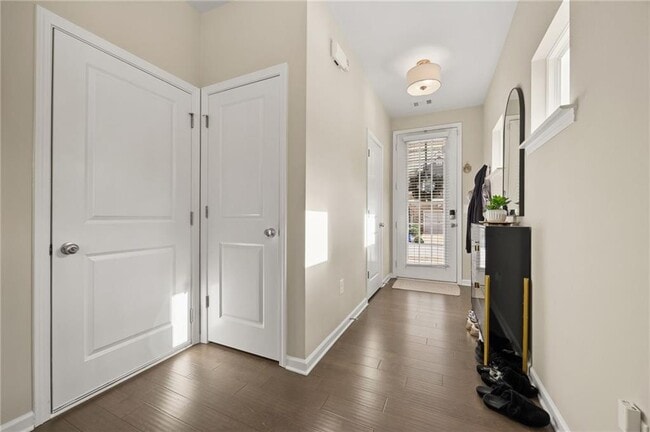 Building Photo - 5011 Longview Walk