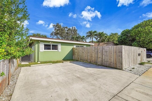 Foto del edificio - 513 SW 15th St