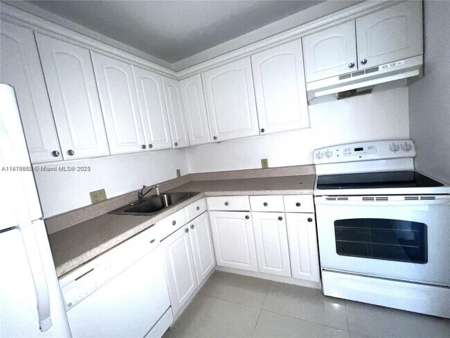 Foto del edificio - 3675 N Country Club Dr