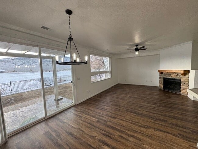 Building Photo - Beautiful Three Bedroom on the Golf Cou...