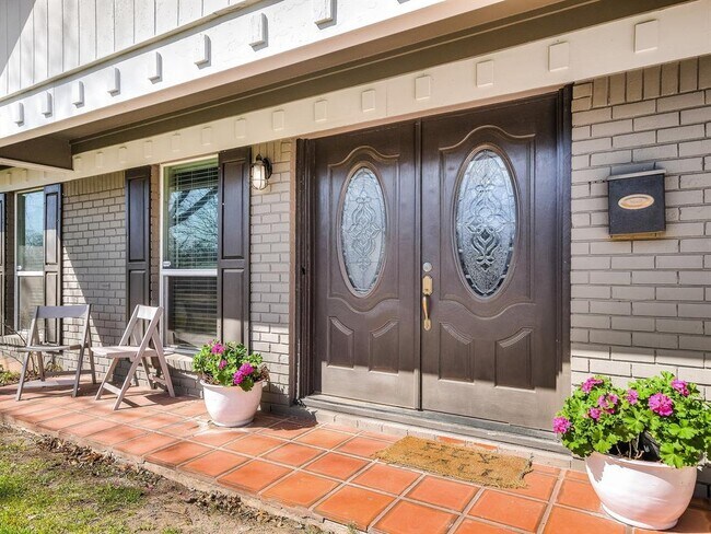 Foto del edificio - 5602 Windward Dr