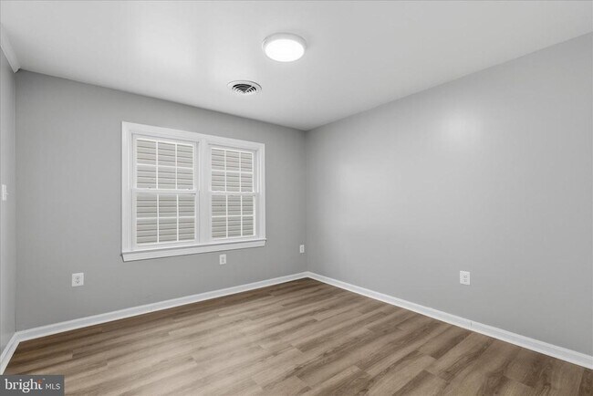 Foto del edificio - 130 Cox Rd