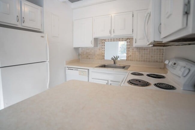 Foto del edificio - 24 Presidential Dr