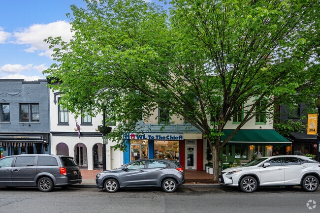 Building Photo - 733 8th St SE
