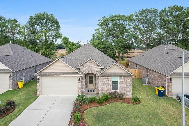 Building Photo - 204 Bridle Way