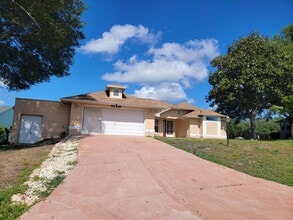 Building Photo - 665 W Sunset Strip Dr