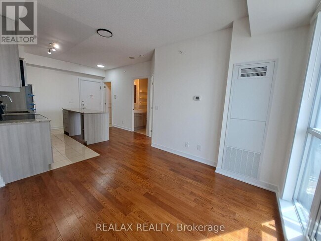 Photo du bâtiment - 9205-9205 Yonge St