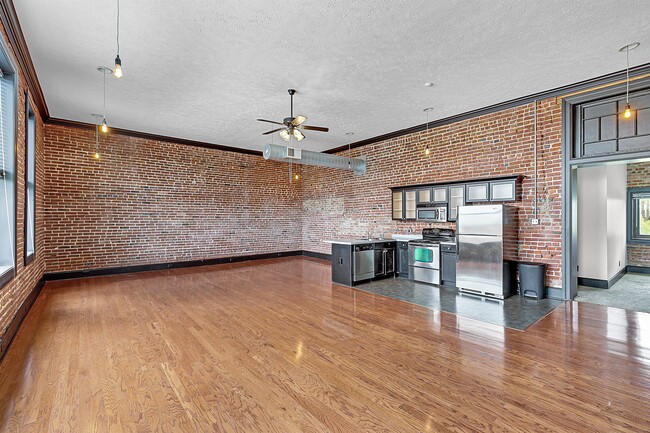 Building Photo - 217 E Deaderick St