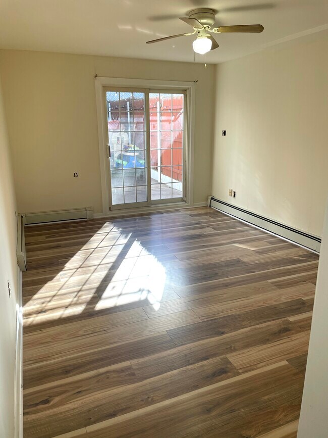 Building Photo - 42 Saint Johns Ave