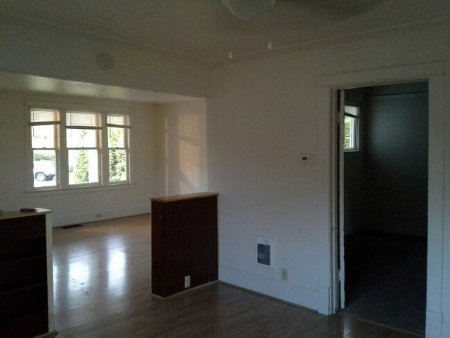Foto del edificio - 770 Cottage St NE