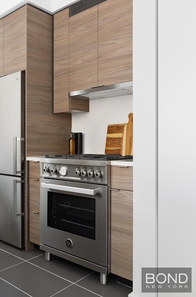 Foto del edificio - 555 W 38th St
