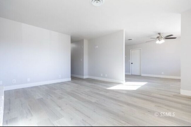 Foto del edificio - 608 E California Ave