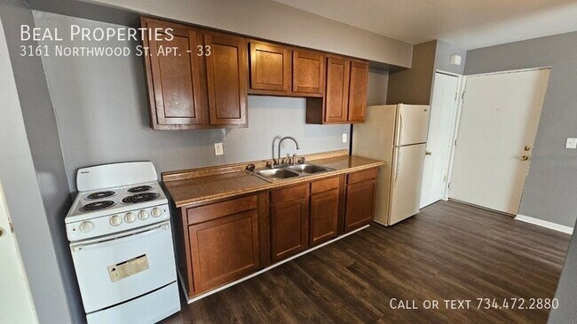 Building Photo - 3161 Northwood Ave