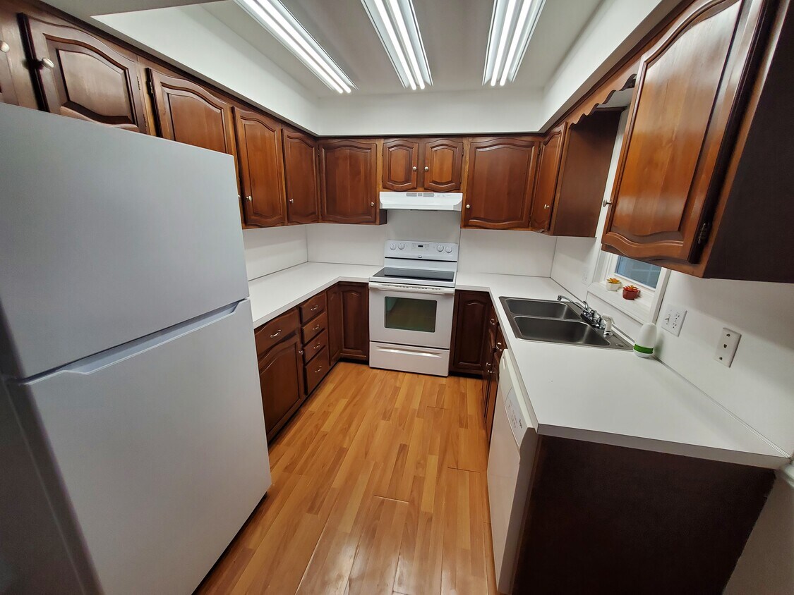 Primary Photo - 5525 Glenridge Dr