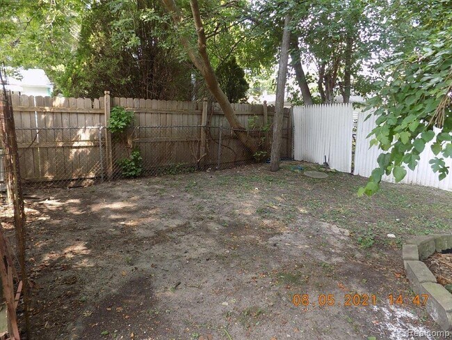 Foto del edificio - 2484 Waltz Ave