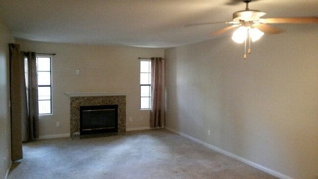 Building Photo - 2 bdrm, 2 bath 1050 SqFt, Carmel Mtn 2nd f...