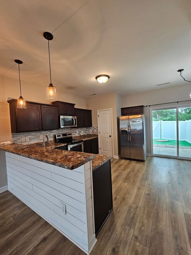 Foto del edificio - Pet Friendly Townhome In Sneads Ferry!