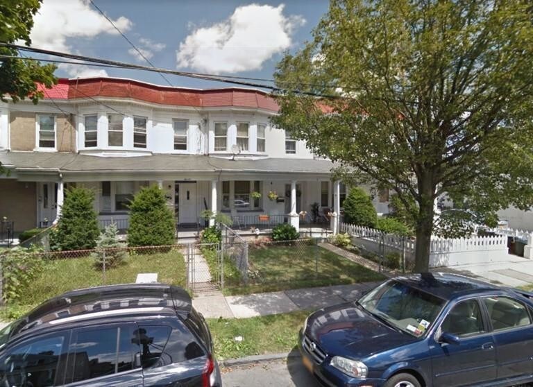 Primary Photo - 9 Rhodes St