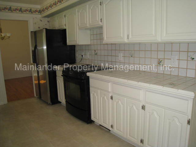 Foto del edificio - 1770 Mapleleaf Rd