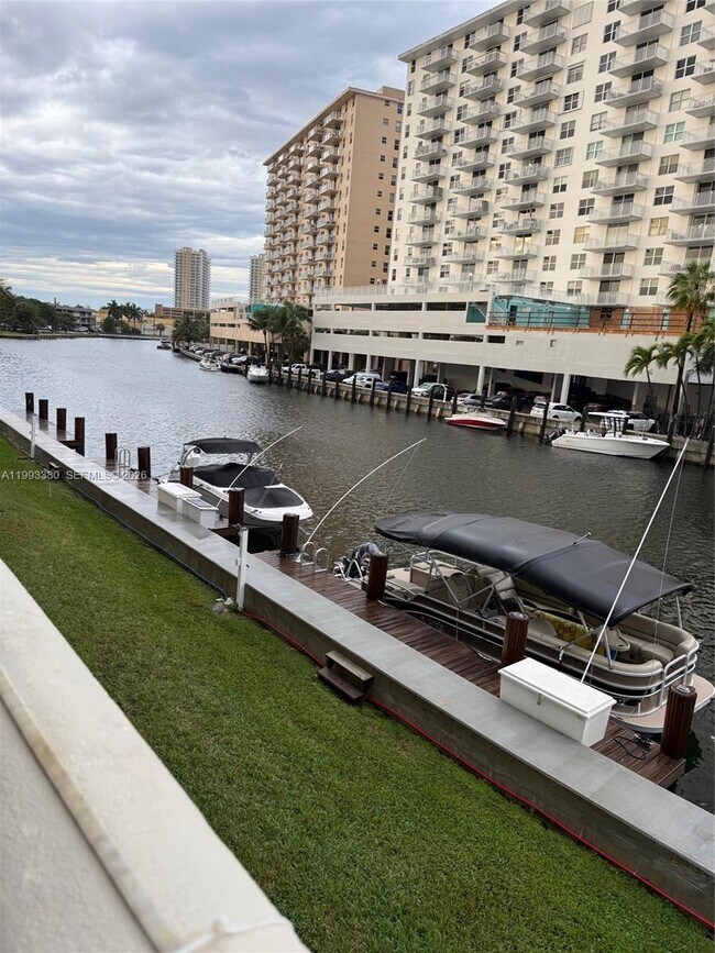 Foto del edificio - 440 Paradise Isle Blvd
