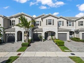 Building Photo - 1108 SE 26th Ter