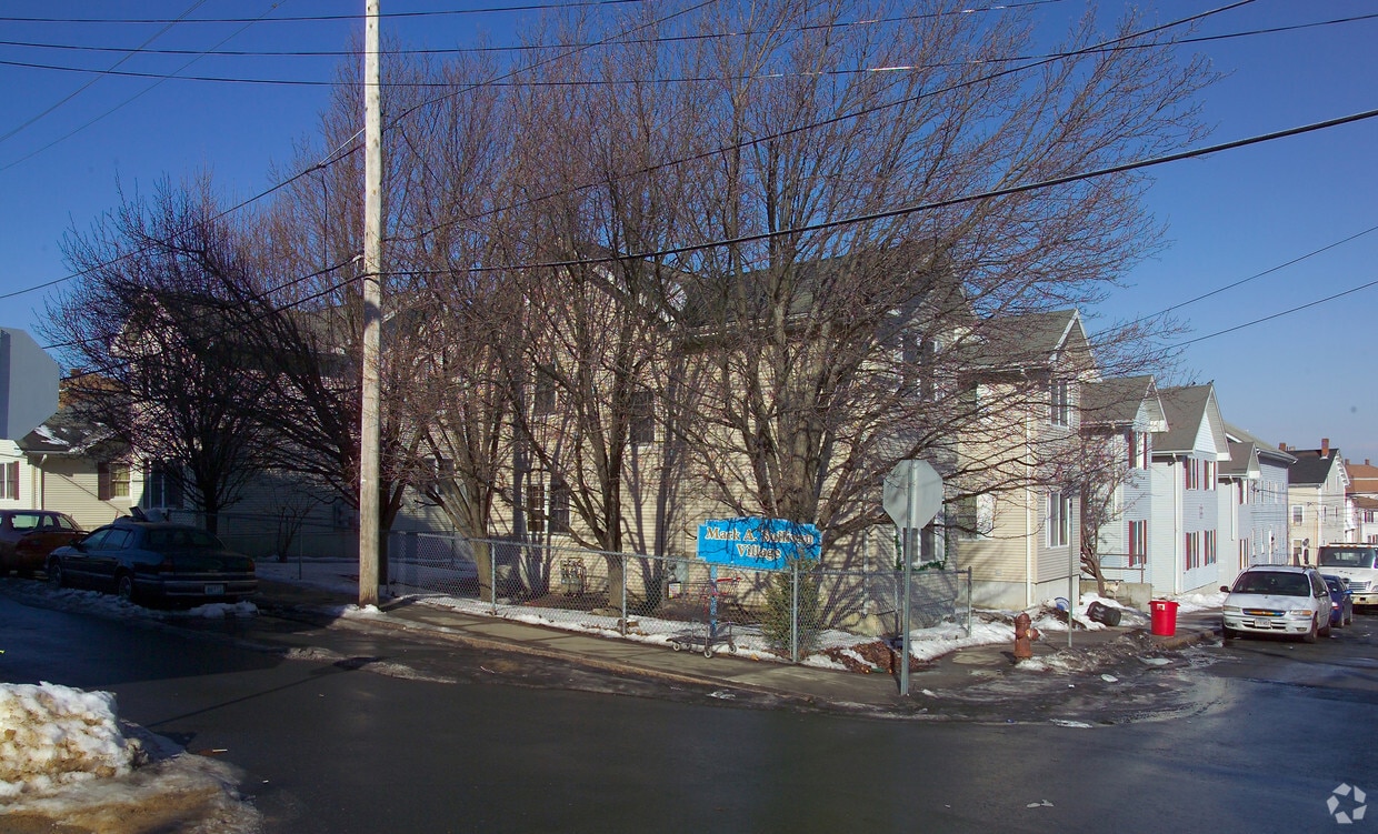Building Photo - 449-463 4th St