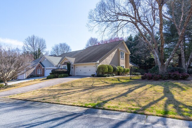 Foto del edificio - 2376 Oakwood Way SE