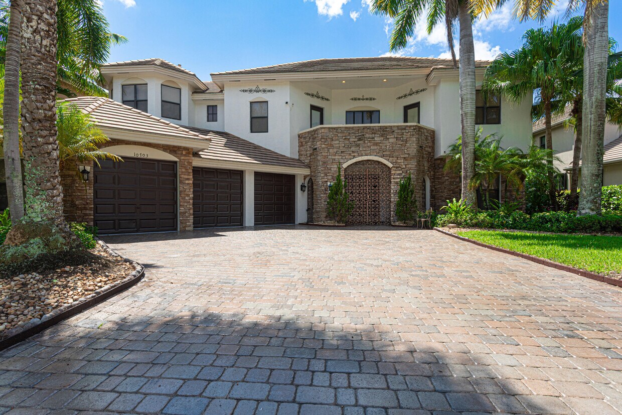 Foto principal - 10703 Versailles Blvd