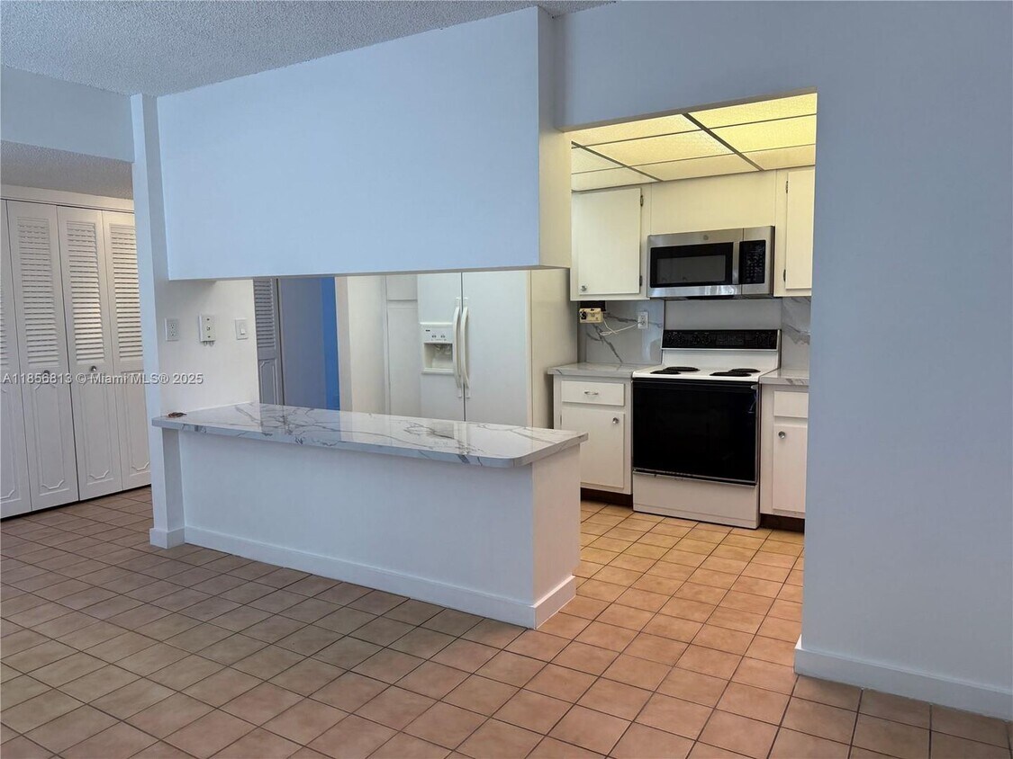 Foto principal - 20441 NE 30th Ave