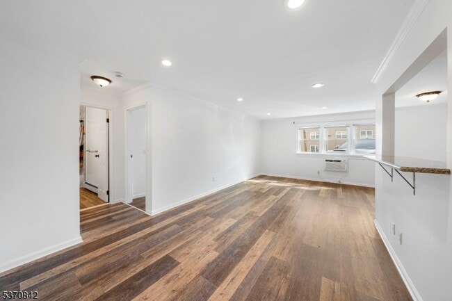 Building Photo - 300 W Munsell Ave