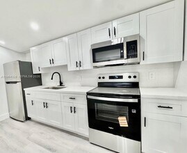 Building Photo - 2806 Taylor St