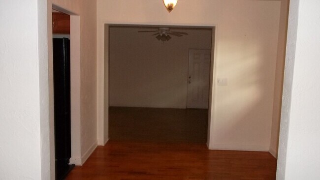 Foto del edificio - Charming Home With Many Upgrades