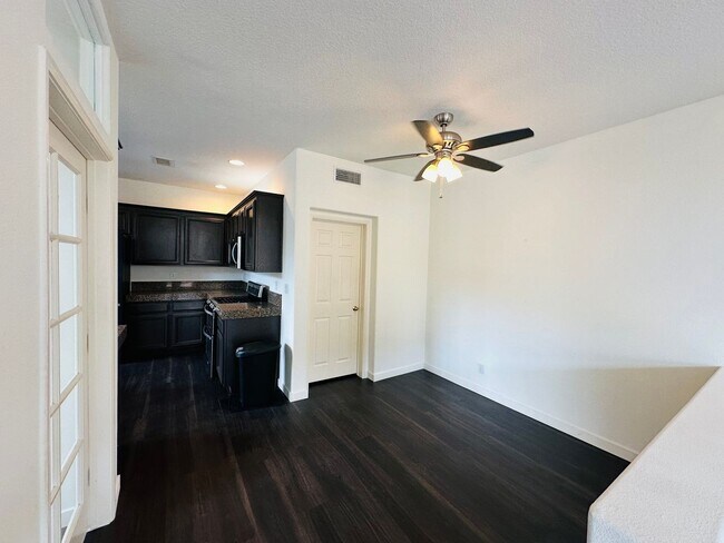 Building Photo - 3 Bed 2.5 Bath Condo in Yorba Linda