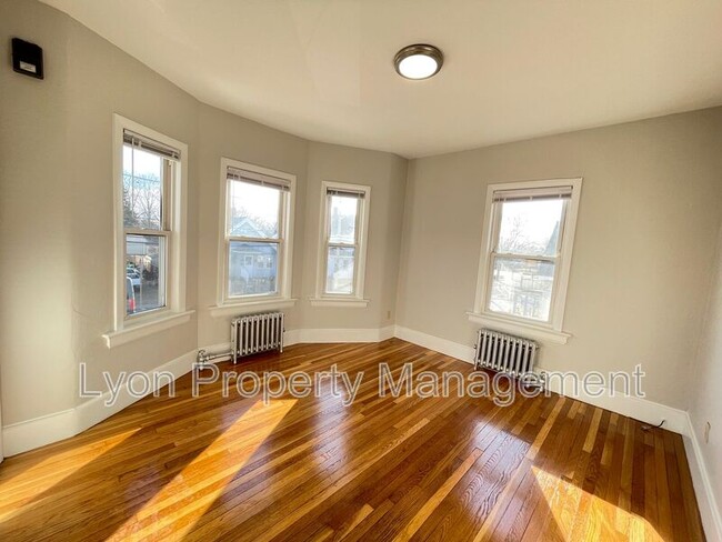 Building Photo - 315 Bullocks Point Ave